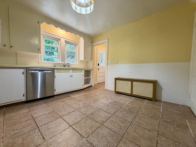 Building Photo - 18 Zenith Dr