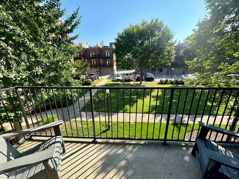 Building Photo - 817 3rd Ave N