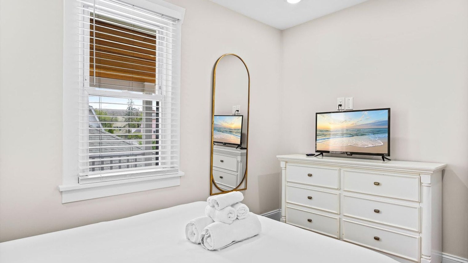 Building Photo - 54 Wesley Rd