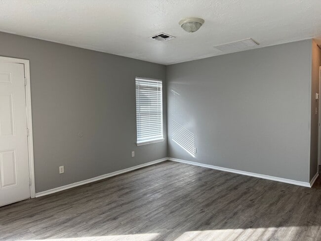 Building Photo - 1817 SW Jefferson- AVAILABLE NOW!