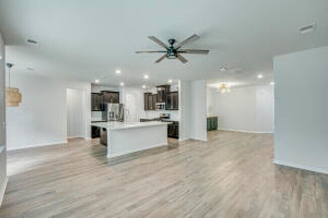 Building Photo - Available March 10th. Beautiful 6 BR/4.5 BA Home in Tanner Plantation!