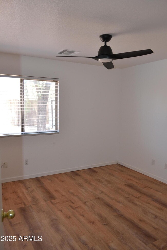 Building Photo - 976 E Greenlee Ave