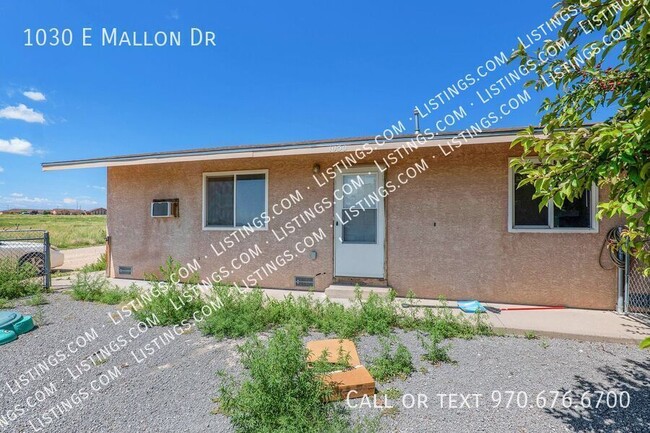 Building Photo - Duplex in Pueblo West!