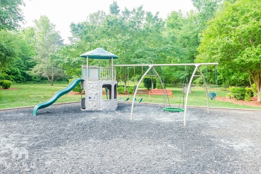 Building Photo - 2066 Chapel Creek Rd