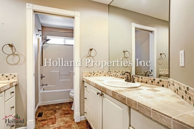 Building Photo - 16308 SW Timberland Dr