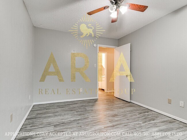 Building Photo - 3 Bed/1.5 Bath Duplex in West Norman! AVAI...