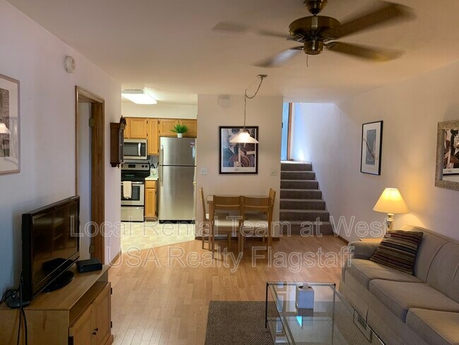 Building Photo - 5825 E Bear Paw Dr