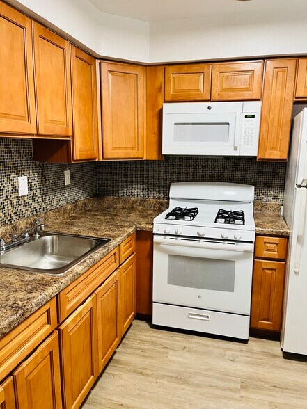 Building Photo - 8027 Rodney St