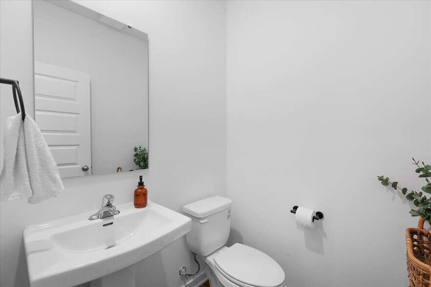 Building Photo - 271 Charlestowne Lakes Dr