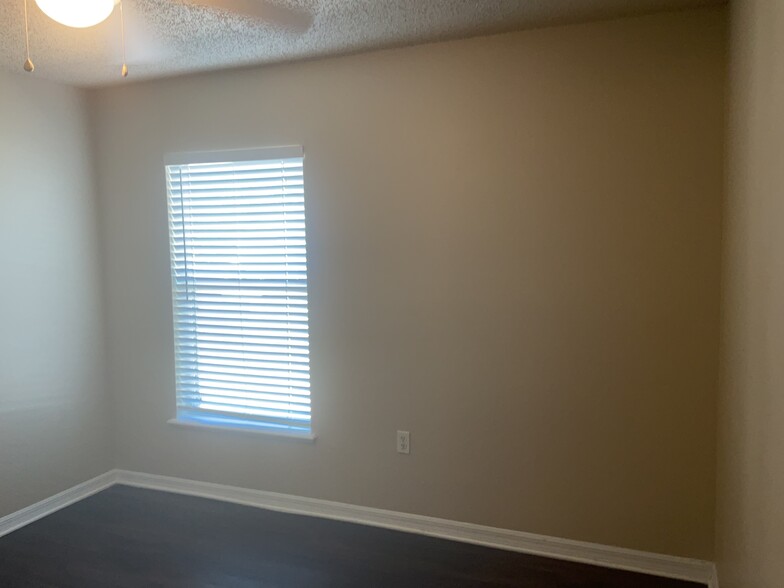 Building Photo - 806 Rocky Mountain Ct