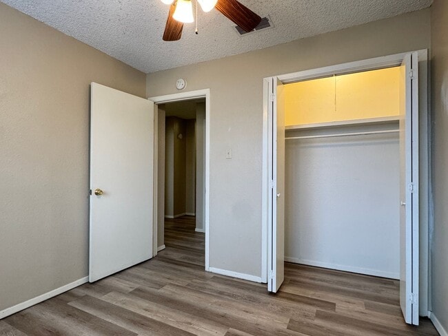 Building Photo - 4217 Aberdeen Dr