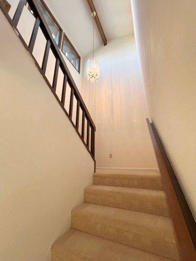 Building Photo - Furnished 4 Bed 3 Bath Patio Home with Stu...