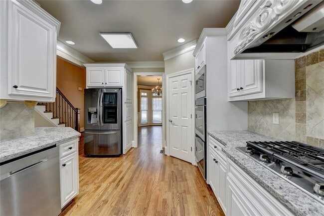 Building Photo - 11636 Parkside Ave