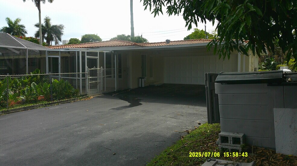 Building Photo - 215 Entrada Dr