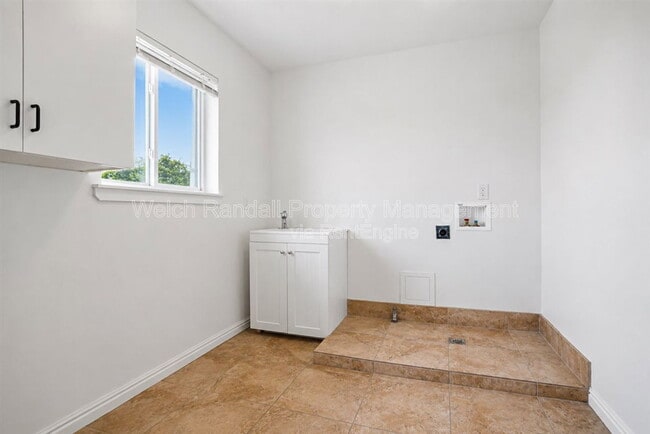 Building Photo - 9527 S Newkirk St