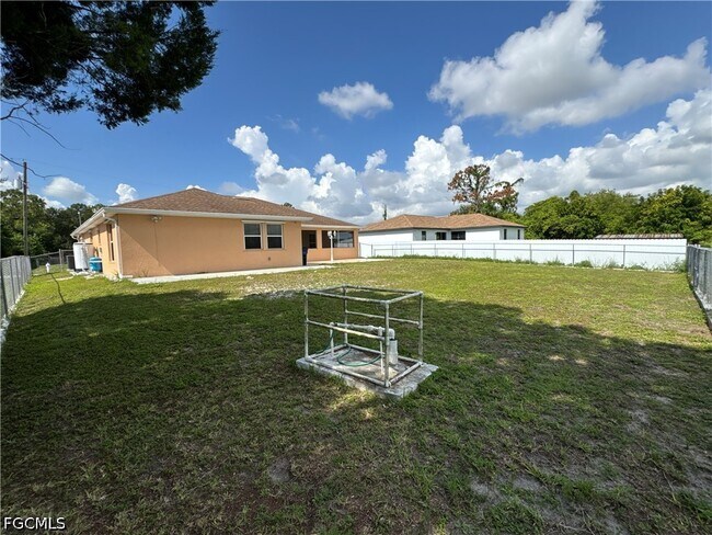 Building Photo - 4914 7th St W