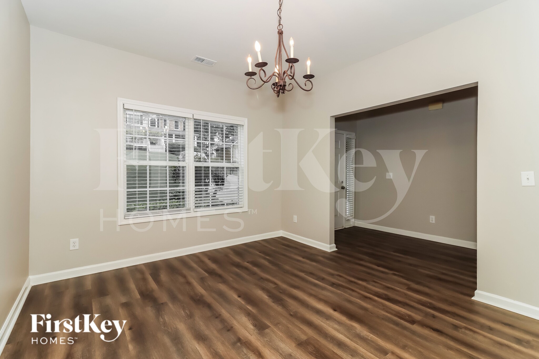 Building Photo - 528 Valleyside Dr
