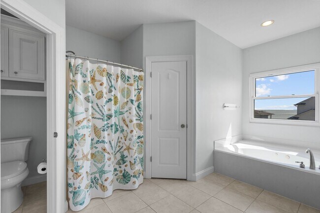 Building Photo - Waterfront Living at Its Best – For Rent on Tiki Island