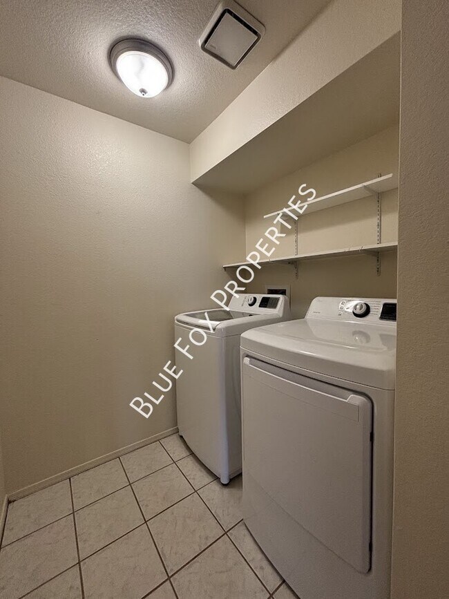 Building Photo - 9913 N Woodstone Trail