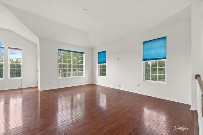 Building Photo - 2528 Dunraven Ave