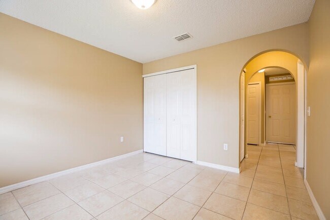 Building Photo - 2712 Whispering Trails Dr