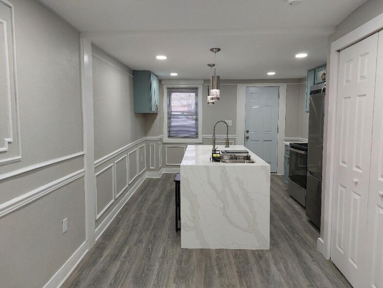 Building Photo - 615 Chapel Alley