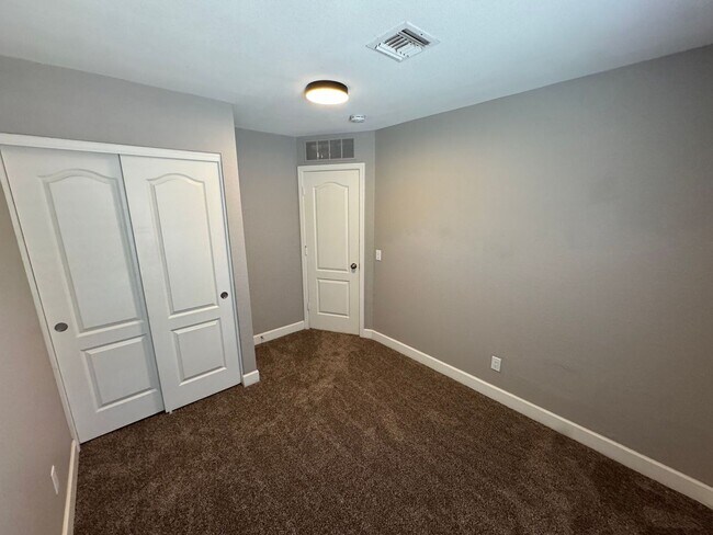 Building Photo - 768 E Stottler Pl