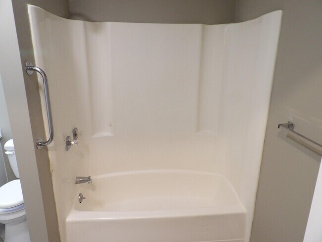 Building Photo - 75 Ashwood Ct