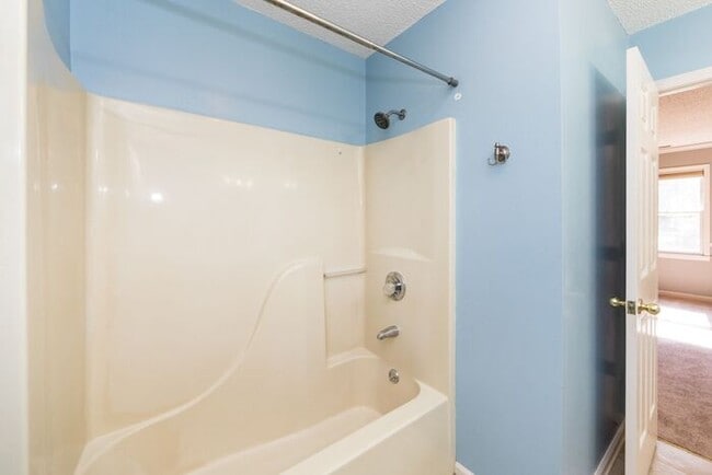 Building Photo - 3BD/1BA Home in Hickory
