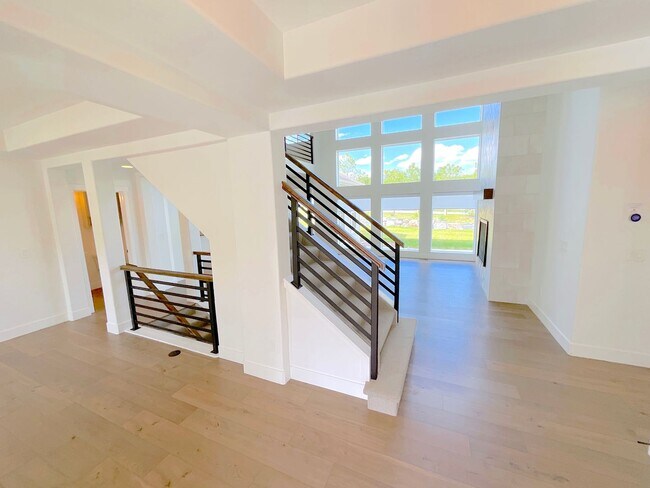 Building Photo - 5 Bedroom Home Available Near Baptist Rd &...