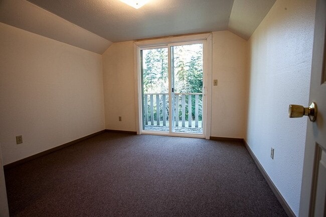 Building Photo - 95 Rattlesnake Rd