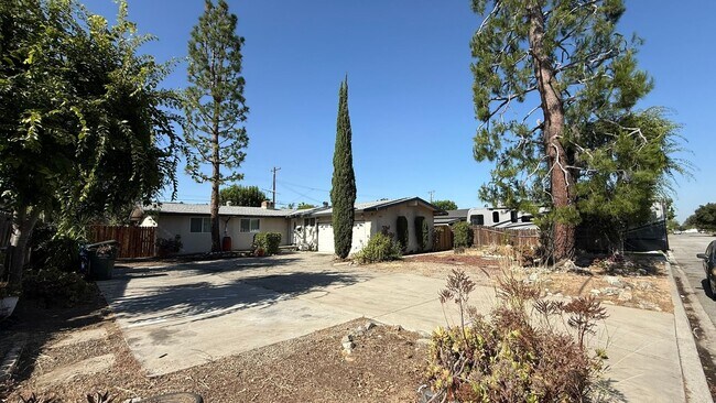 Building Photo - Incredible Remodled 4 bedroom House