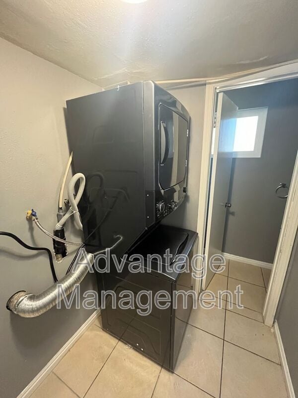 Building Photo - 218 W 205 N