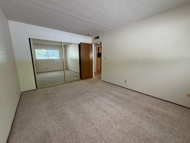Building Photo - 7739 Southcliff Dr