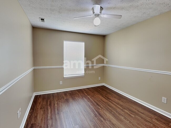 Building Photo - 1196 River Ridge Dr