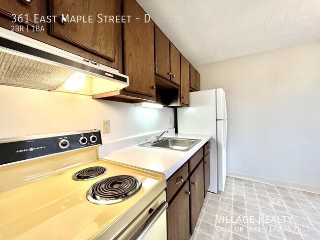 Building Photo - 361 E Maple St