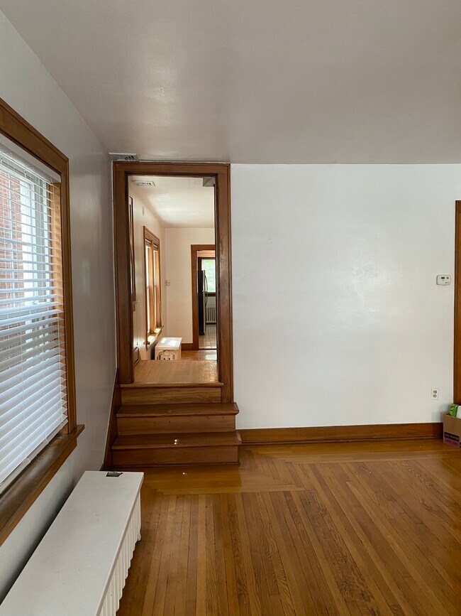 Living/Dining - 107 W Sycamore St
