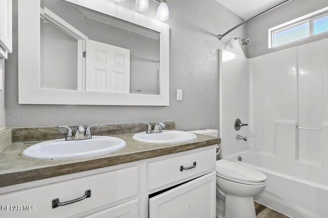 Building Photo - 729 Paseo Sereno Dr