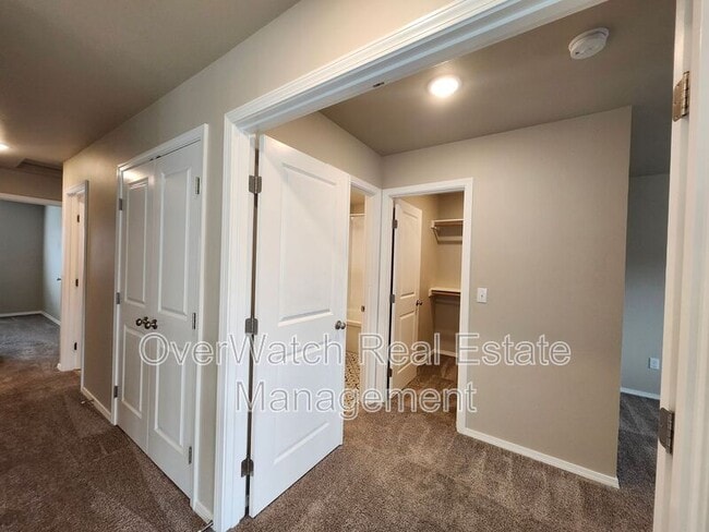 Building Photo - 207 Shageluk St