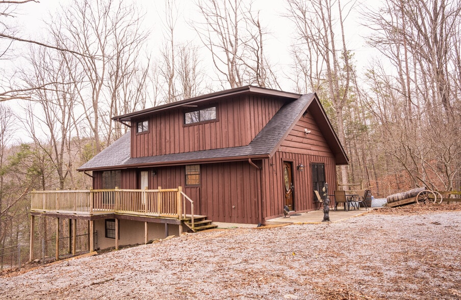 Building Photo - 425 Hemlock Ln