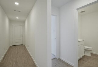 Building Photo - 13746 Kit Run