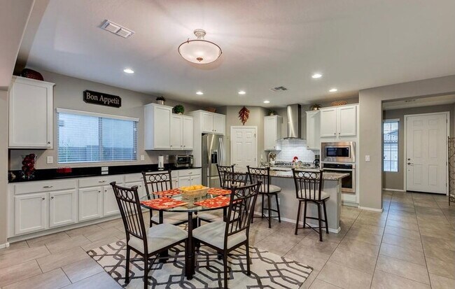 Building Photo - 10819 W Swayback Pass