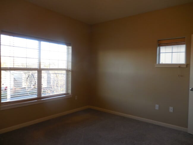 Building Photo - 1050 SW 170th Ave