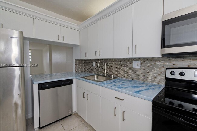 Building Photo - 2903 N Miami Beach Blvd