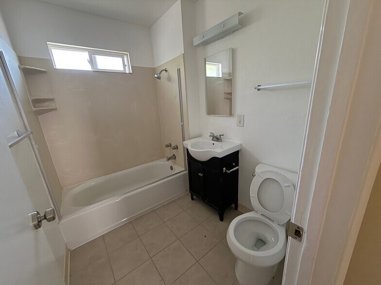 Bath - 6119 Montecito Blvd