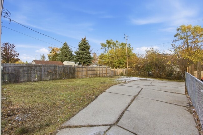 Building Photo - 9614 Schaefer Hwy