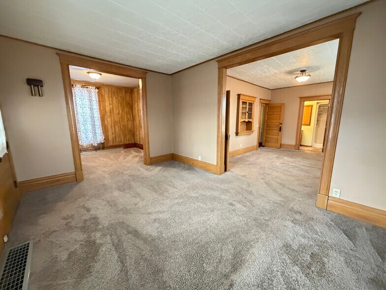 Building Photo - 102 1st St