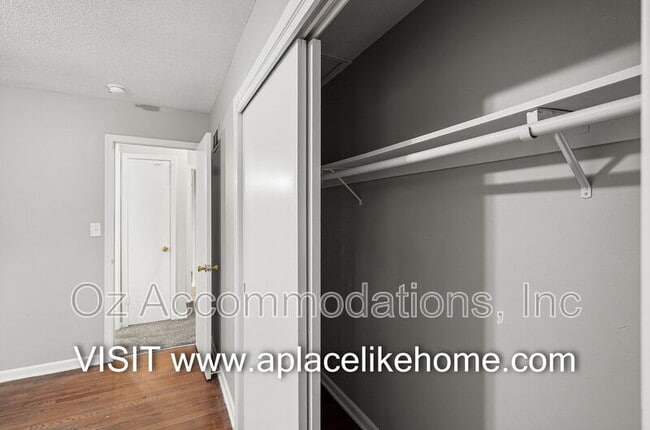 Building Photo - 1606 N 63 Pl