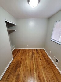 Building Photo - 3 BEDROOM SINGLE FAMILY HOME