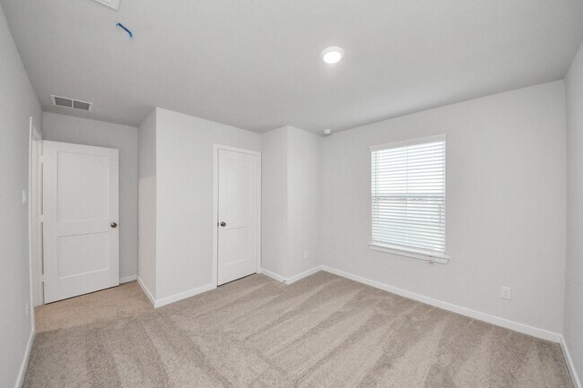 Building Photo - 32939 Silver Mdw Wy